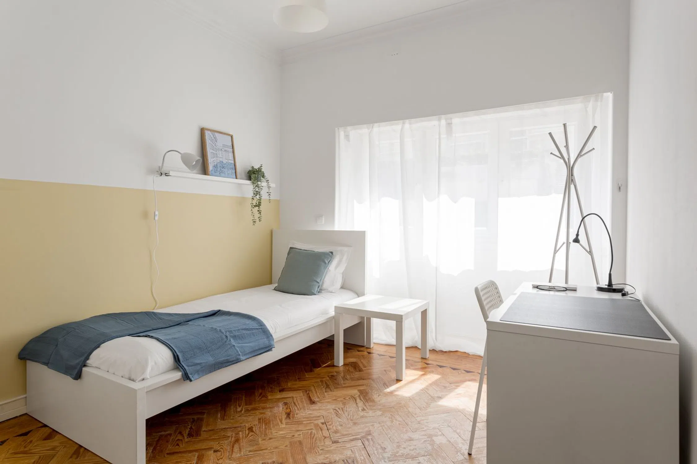 Sea-view apartment in Alvor near local shops