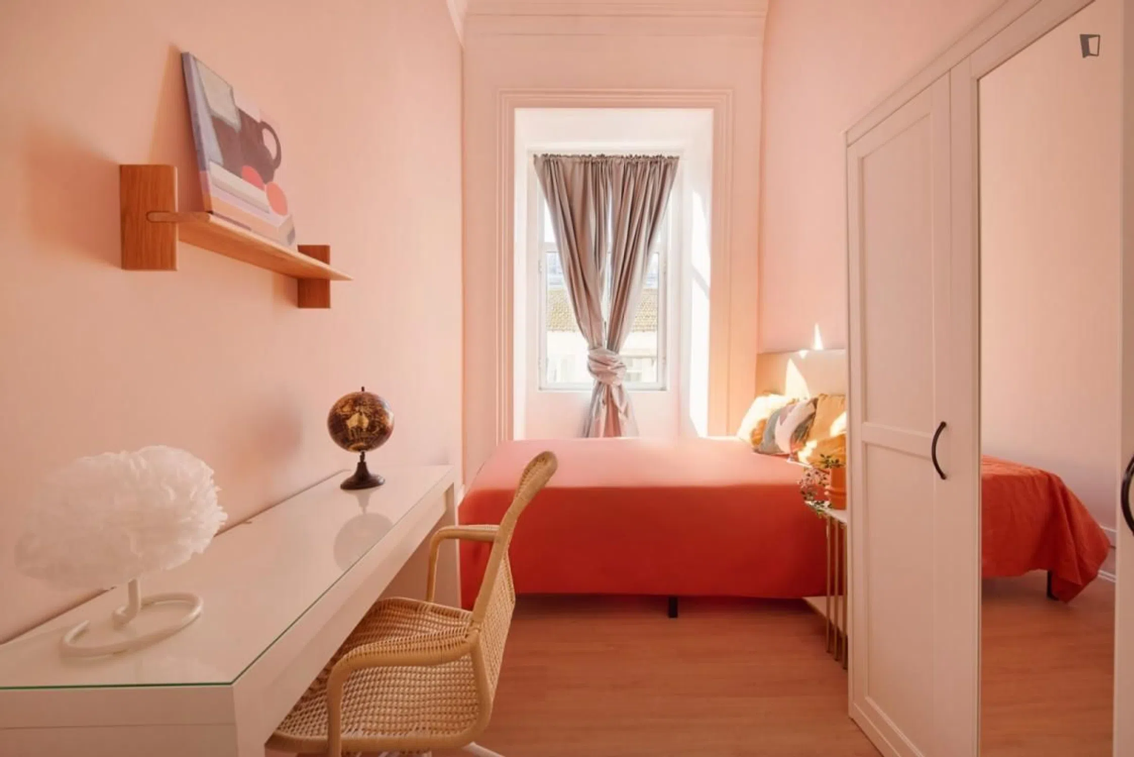 Long-term rental in Portimão walkable to cafés