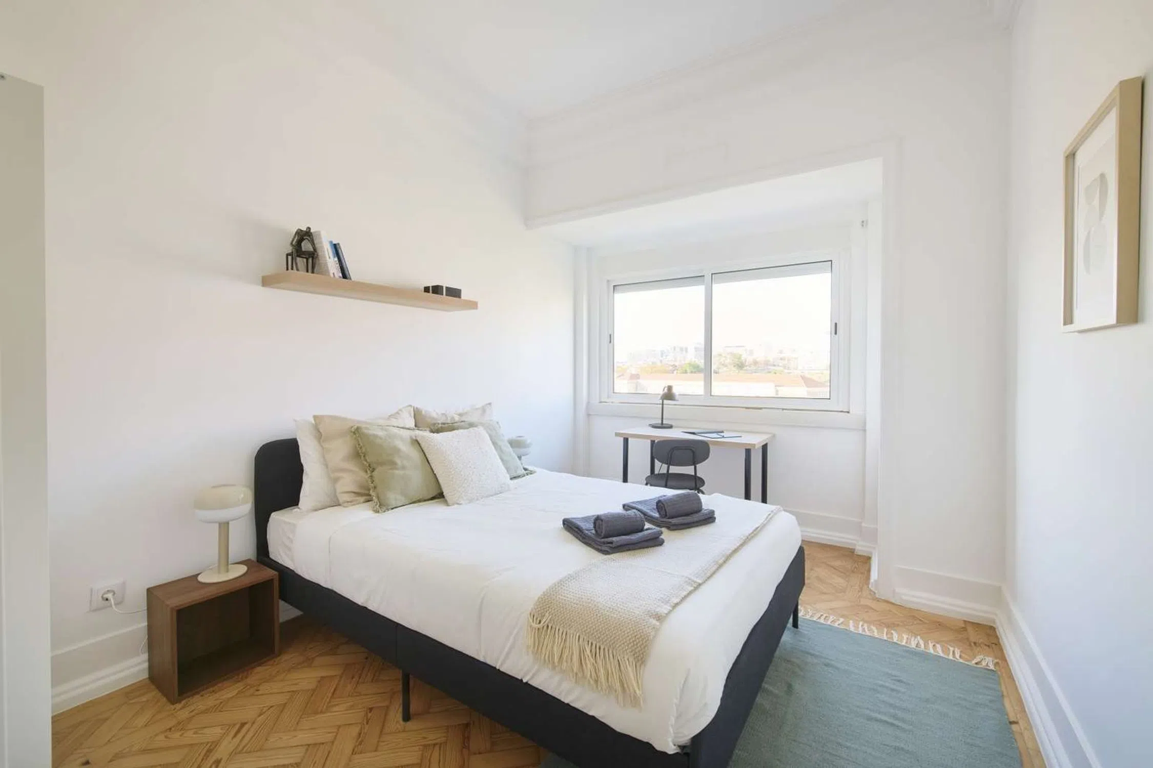 Sea-view apartment in Lagos near local shops